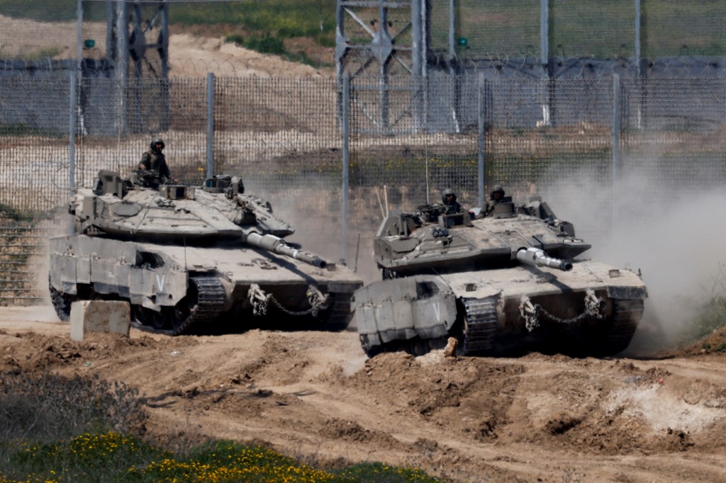 Gaza strikes latest: Israel continuing strikes on Gaza as tanks at ...
