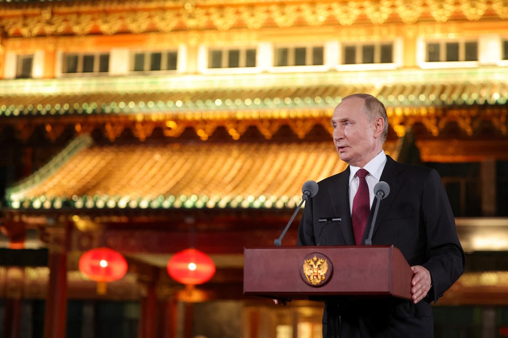 Putin speaks to reporters in Beijing