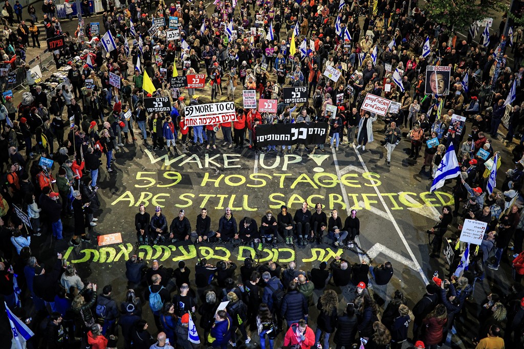 Gaza strikes latest: Israel continuing strikes on Gaza as tanks at ...