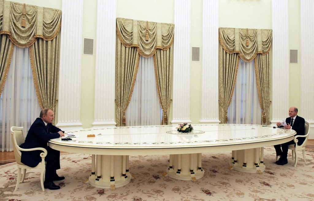 Scholz and Putin during their last meeting in February 2022