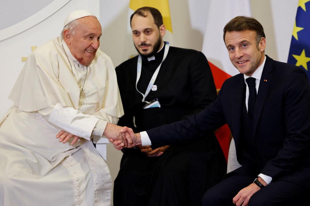 Macron and the pope in 2024