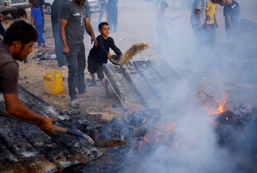 Israel-Gaza latest: Gaza 'beyond catastrophic'; Israeli airstrikes in Rafah  'kill 45' | World News | Sky News