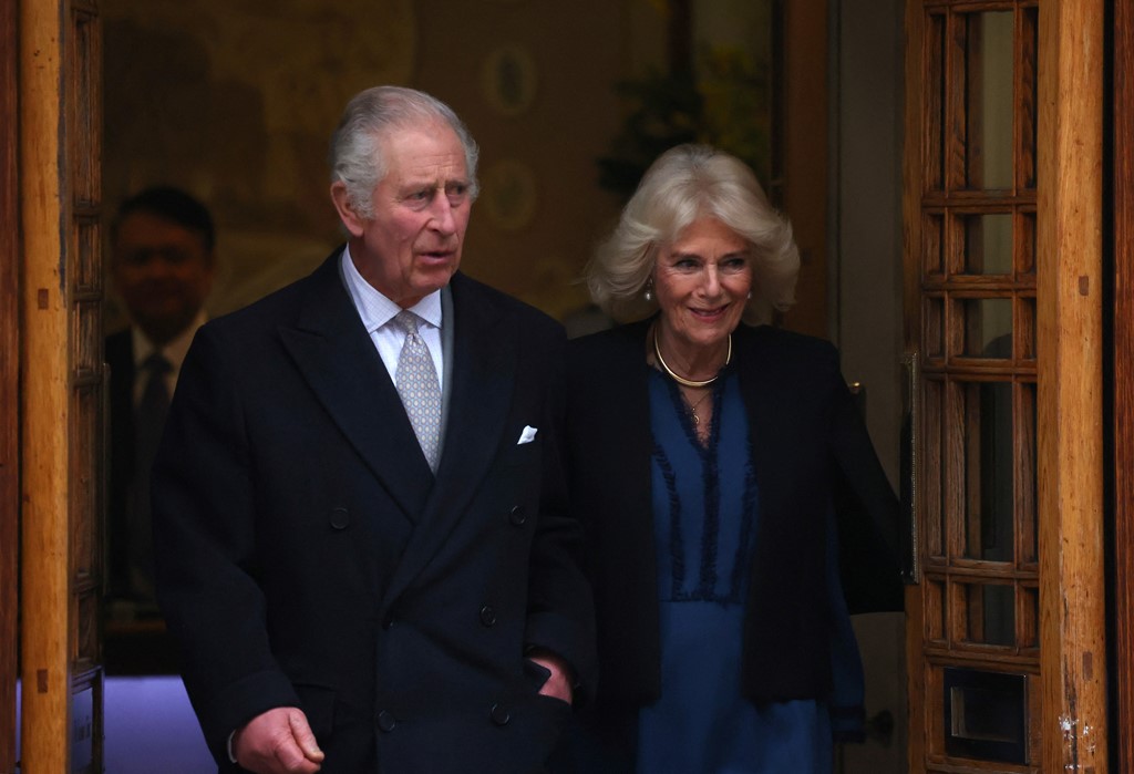 The King leaves the London Clinic with the Queen