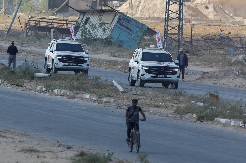 Convoy of Red Cross vehicles in Gaza