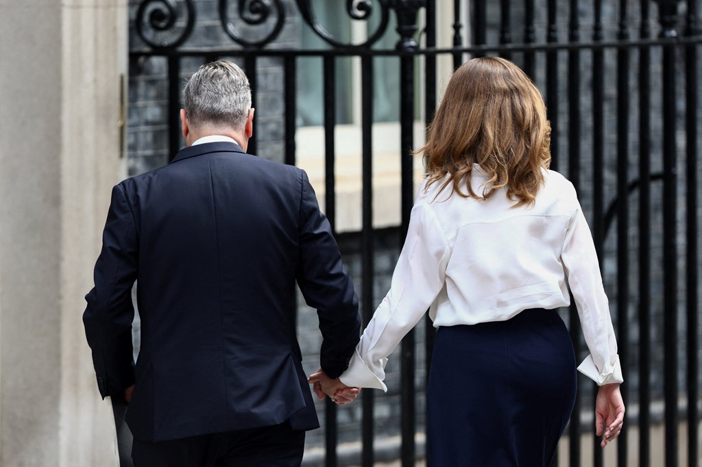 The PM walks back into No 10 holding hands with his wife