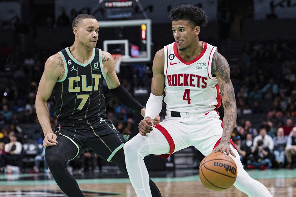 Bryce McGowens, Mark Williams lift Hornets past Cavs