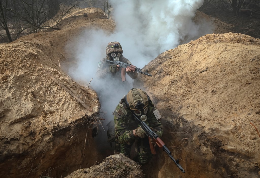 Ukrainian troops take part in radiation, chemical and biological hazard drills