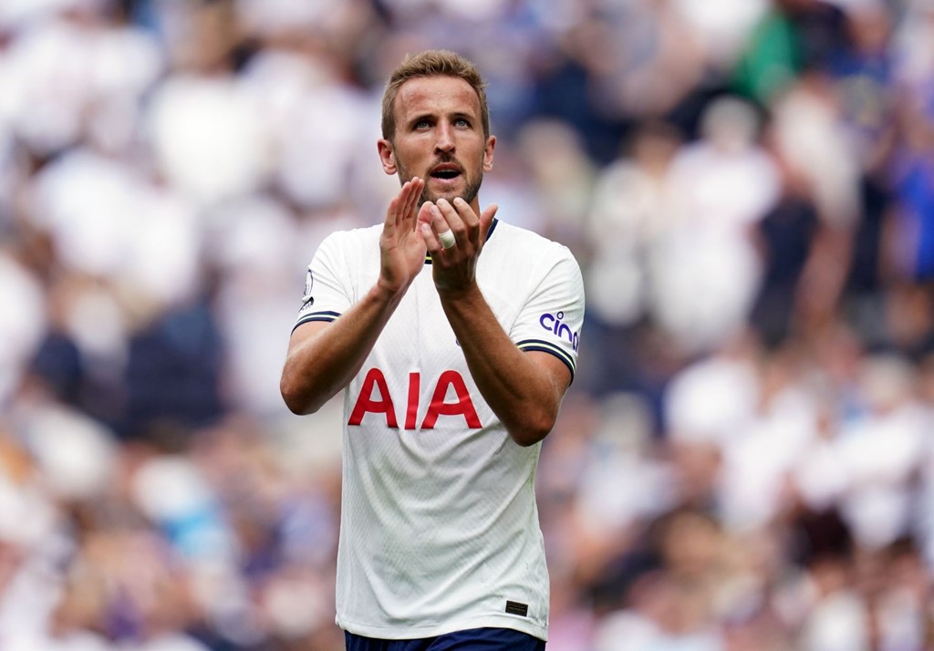 Tottenham Hotspur on X: FULL-TIME: A hat-trick for record breaker @HKane  and strikes apiece from @dele_official and Sonny seal a fine win  @wembleystadium. #COYS  / X