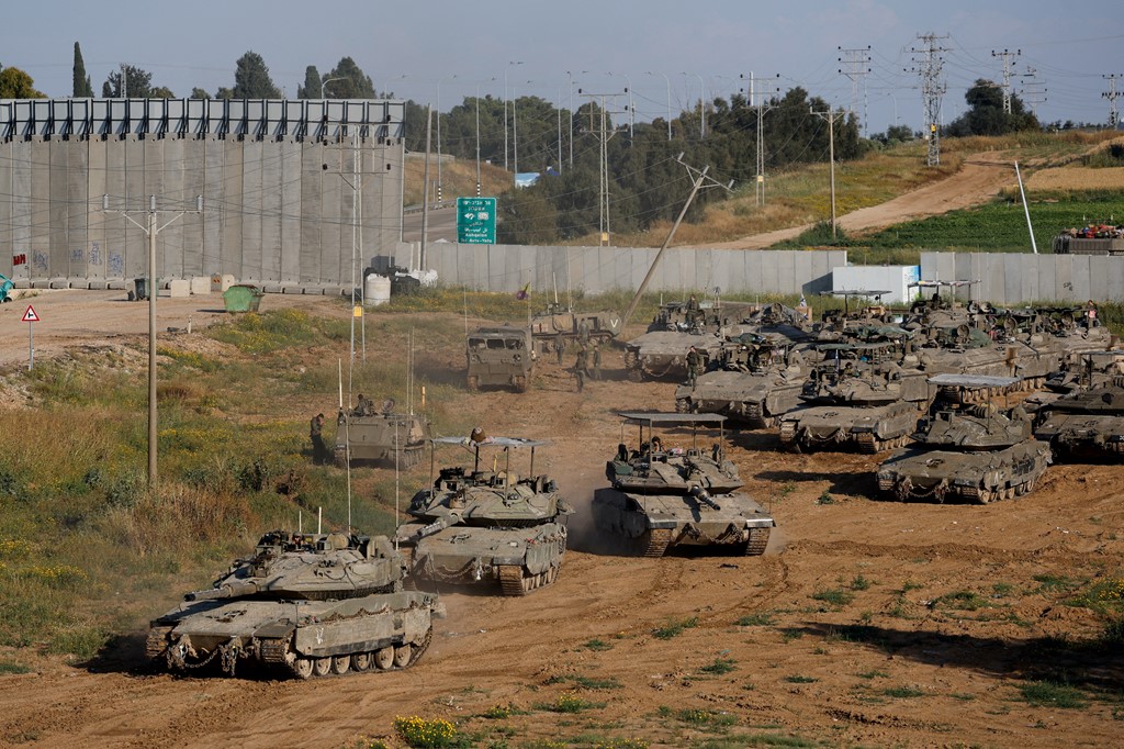 Israeli tanks at the Gaza border