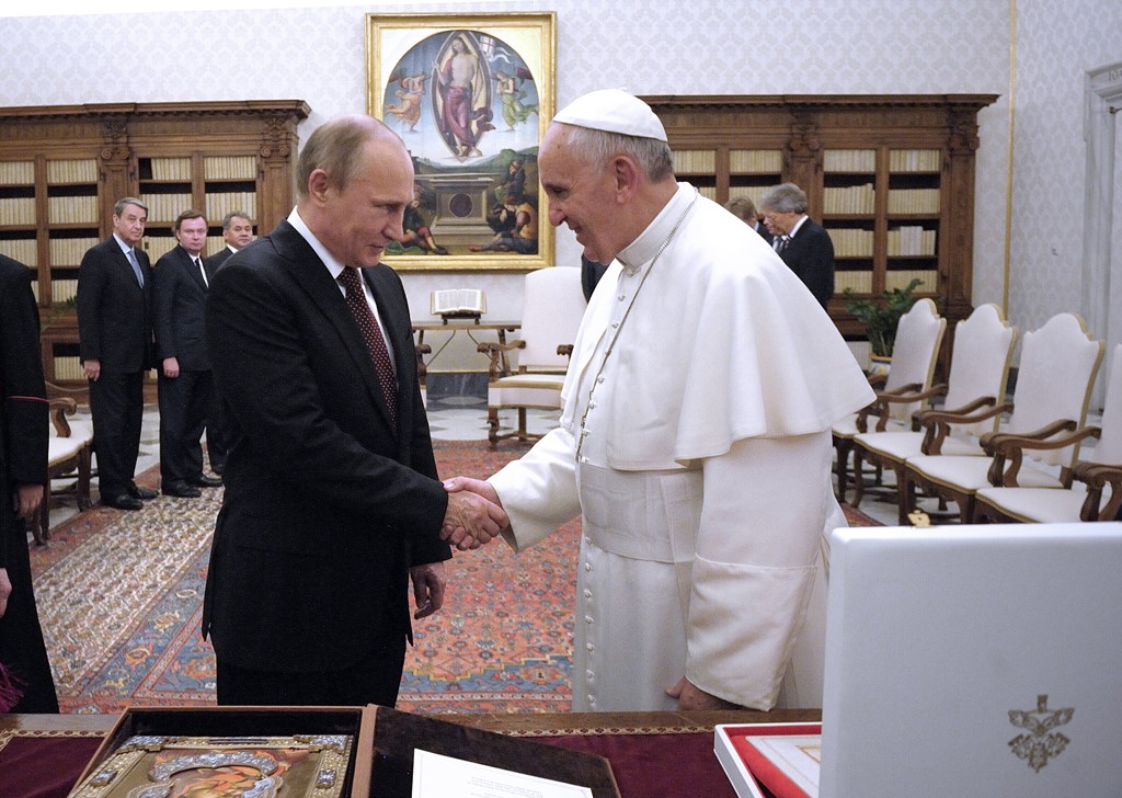 Vladimir Putin and the pope in 2022
