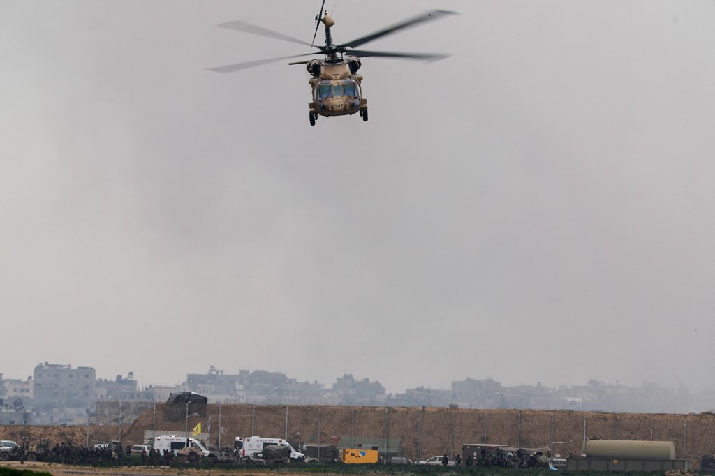 Dron zabija sześciu kurdyjskich żołnierzy SDF na amerykańskiej bazie w Syrii.