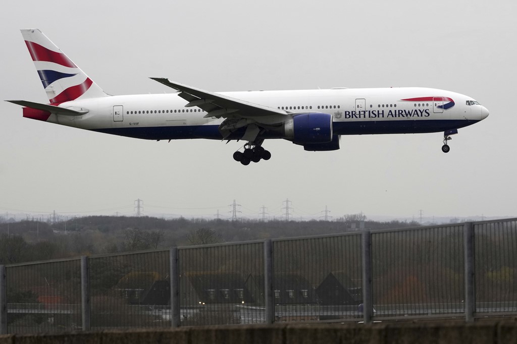 A BA flight landing at Heathrow this morning