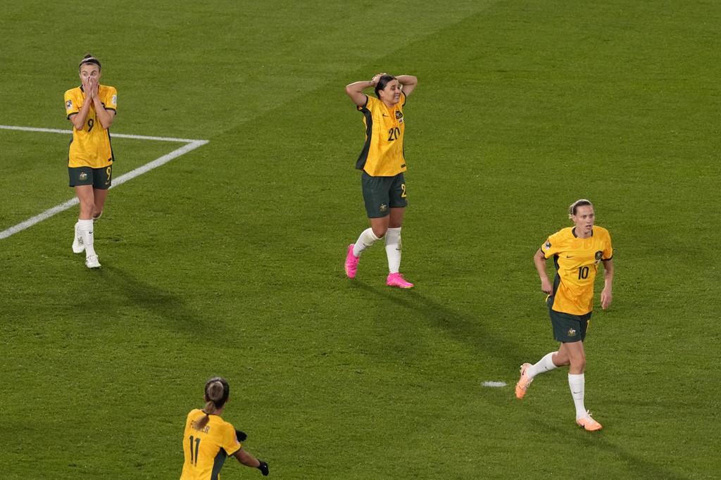 England beat Australia to face Spain in first Women's World Cup final