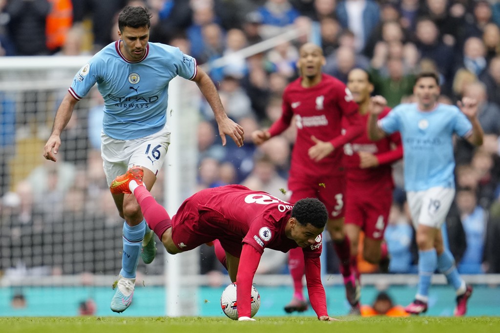 Man city v wigan red outlet card