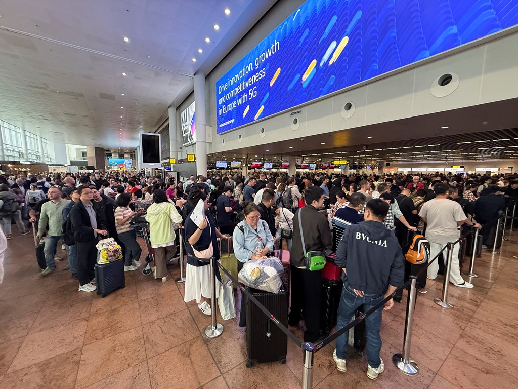 Lines at Brussels Arport