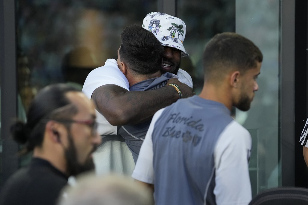 LeBron James' shirt did not say 'WE DIE, y'all silent' in 2014 photo