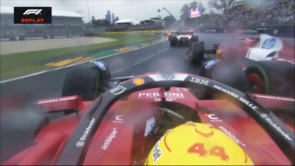 Lewis Hamilton's race start at Albert Park circuit | ScuderiaFans.com