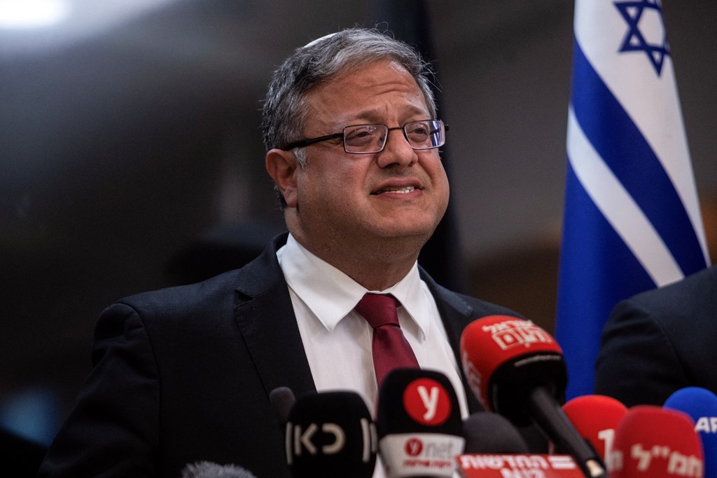 Gaza strikes latest: Israel continuing strikes on Gaza as tanks at ...