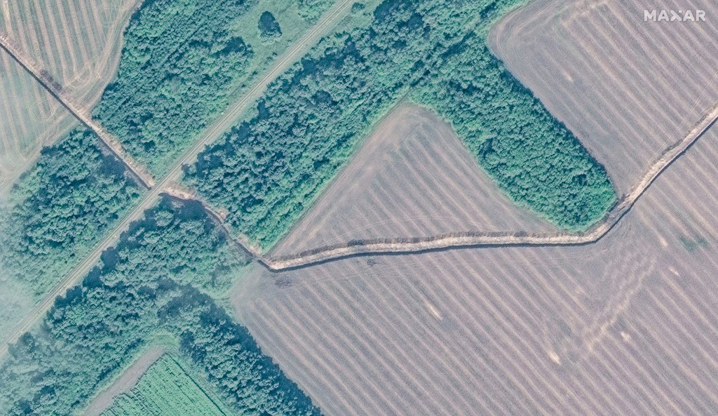 Satellite image reveals Russian 'fortifications' in invaded region - as Putin 'concerned about rapid Ukrainian advances'