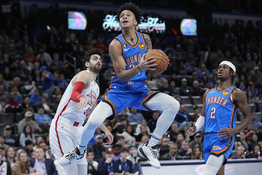 Paul George hits game winner, lifts Thunder past 76ers 117-115