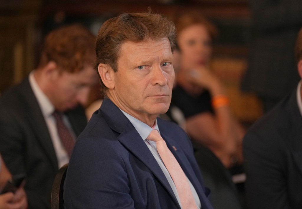 Reform UK defends social housing plan prioritising married couples and British citizens; Green Party calls it 'blatantly racist and cruel'