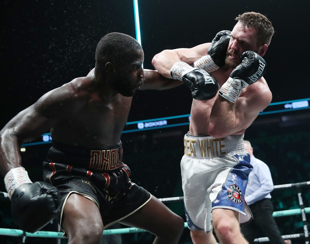 Lawrence Okolie retains world title with UD win over David Light