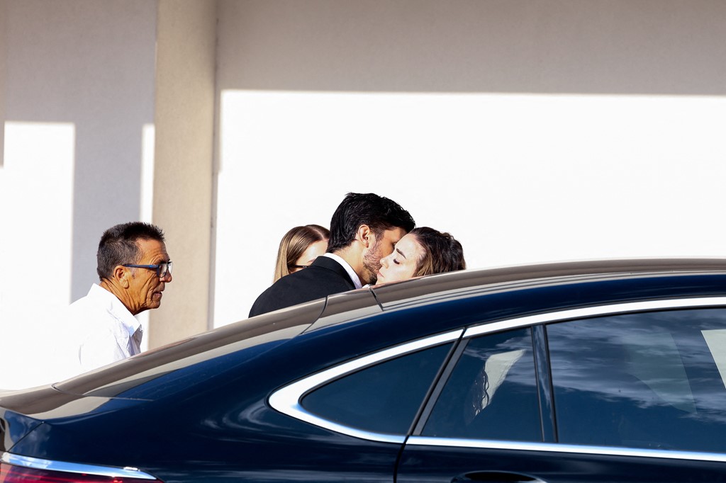 Rute Cardoso embraced as she arrives for funeral