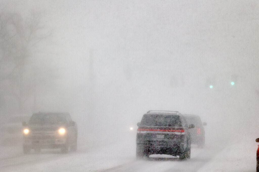 New York eyaletinde beyaz ışıkta araçlar sürüyor