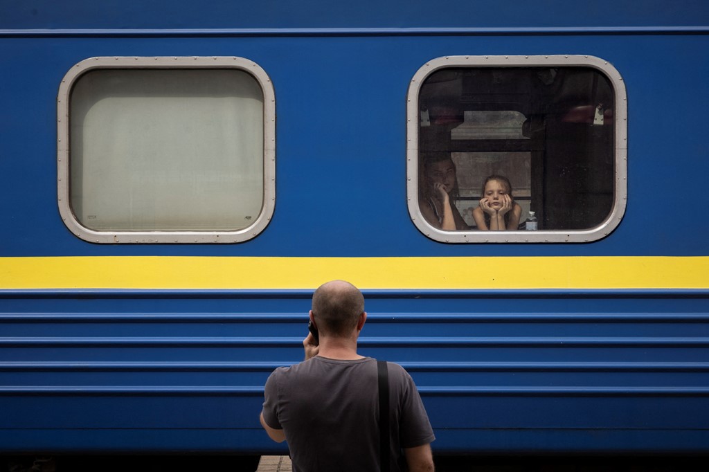 Pokrovsk resident Serhiy bids farewell to his wife and daughter as they flee on an evacuation train 