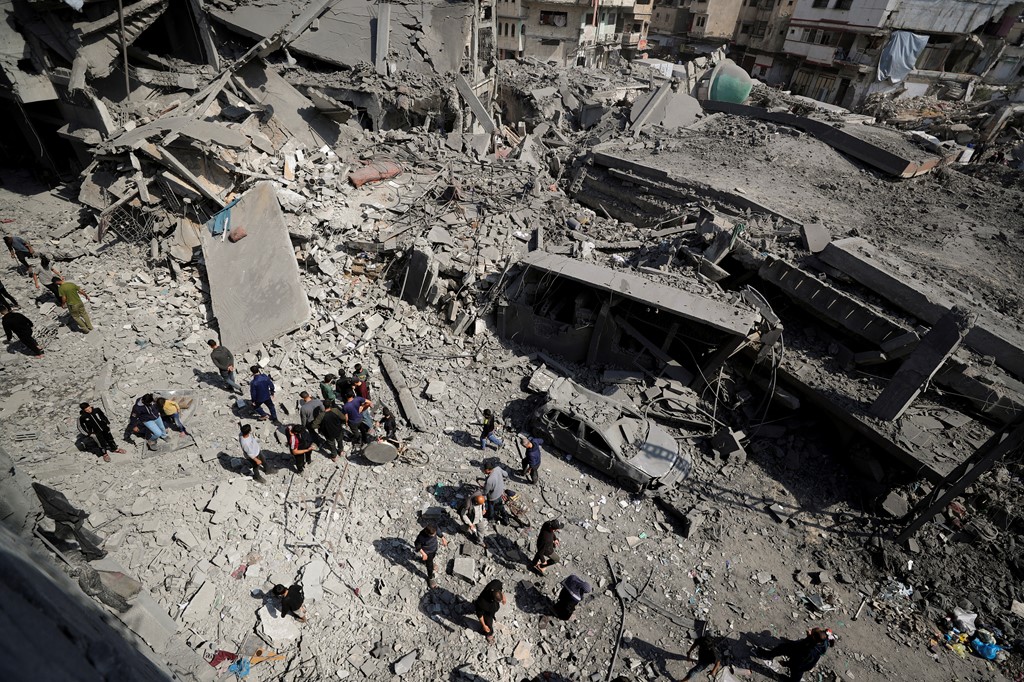 Gaza strikes latest: Israel continuing strikes on Gaza as tanks at ...