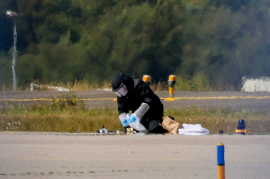 A police officer in protective clothing works at Leipzig/Halle Airport