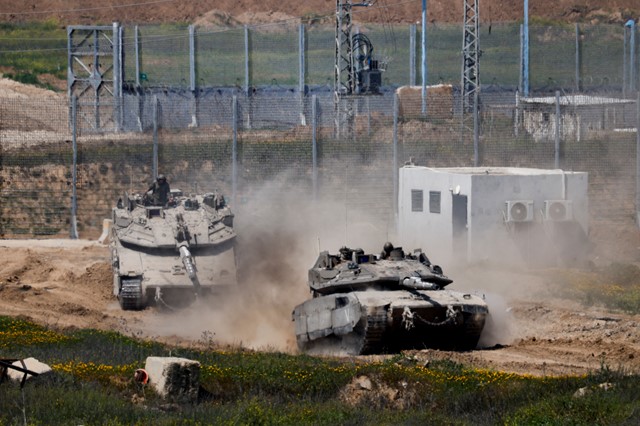 Gaza strikes latest: Israel continuing strikes on Gaza as tanks at ...